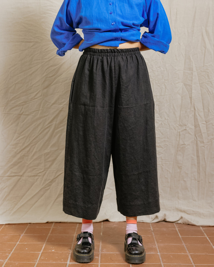 Mid Easy Pant in Black Linen